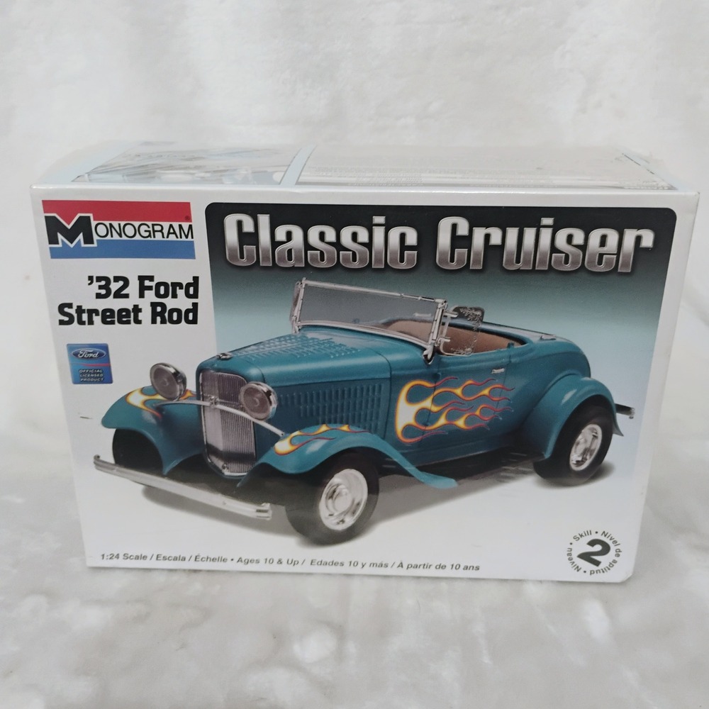 Monogram 32 Ford Street Rod Classic Cruiser 1:24 Scale Model Kit 85-0882 NEW